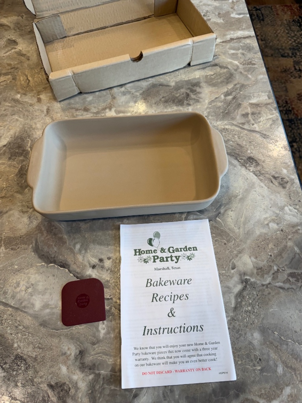 Home and garden party LLC stoneware 7“ x 11“ baking dish